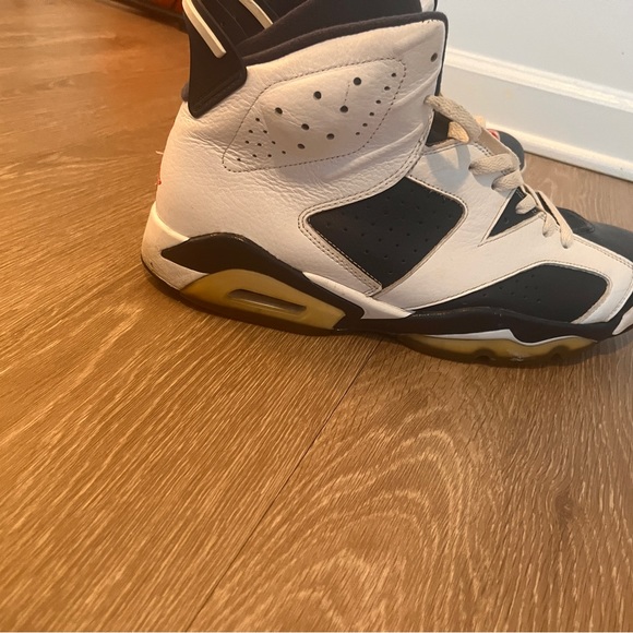 Jordan 6 Olympics size 12.5 pre-owned - Picture 4 of 7